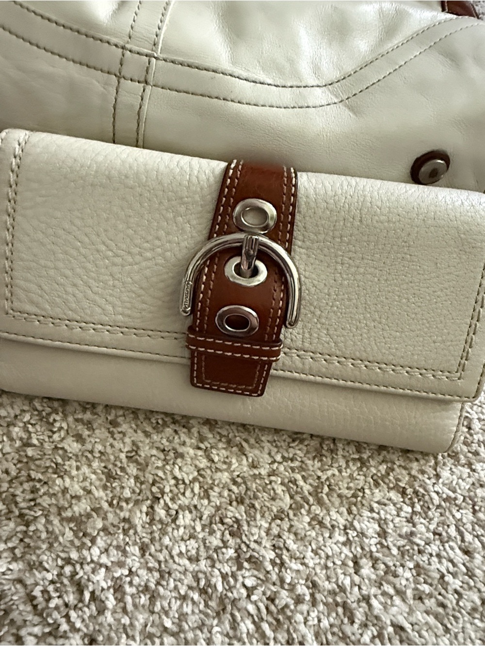 vintage Soho, Coach White and Brown Leather Tote Handbag with matching wallet - Picture 9 of 13
